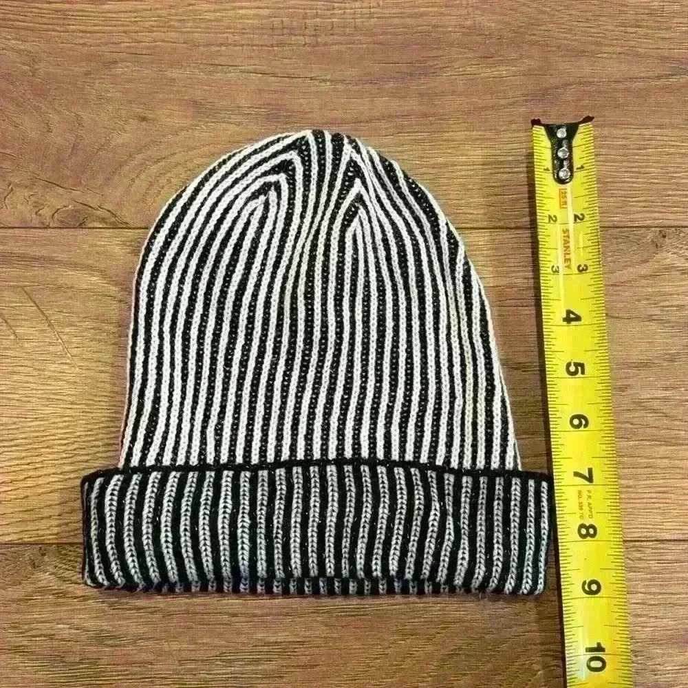 Simply Vera Wang Women’s Black White Stripe Beanie Hat With Cuff Silver Accent - Picture 4 of 7
